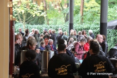 Ondertussen in Café Boom